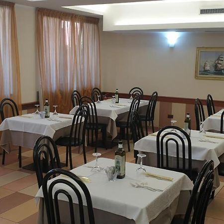 Albergo Ristorante Il Delfino Νοβάρα Εξωτερικό φωτογραφία
