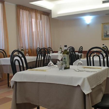 Albergo Ristorante Il Delfino Νοβάρα Εξωτερικό φωτογραφία