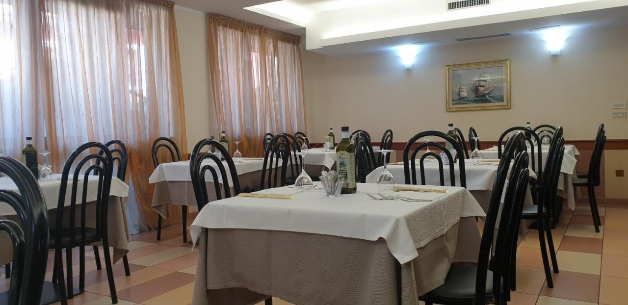 Albergo Ristorante Il Delfino Νοβάρα Εξωτερικό φωτογραφία