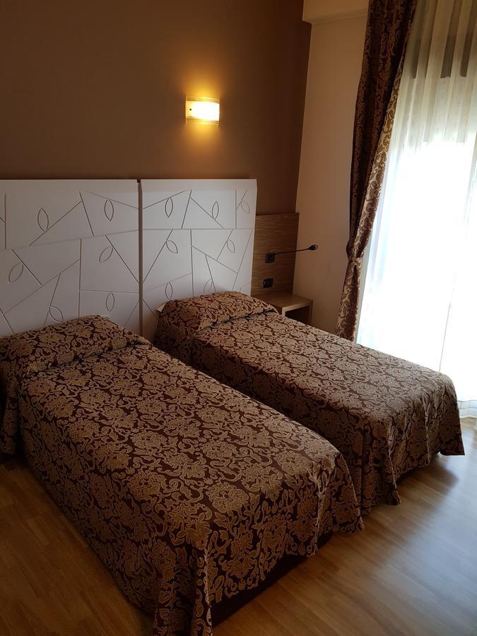 Albergo Ristorante Il Delfino Νοβάρα Εξωτερικό φωτογραφία