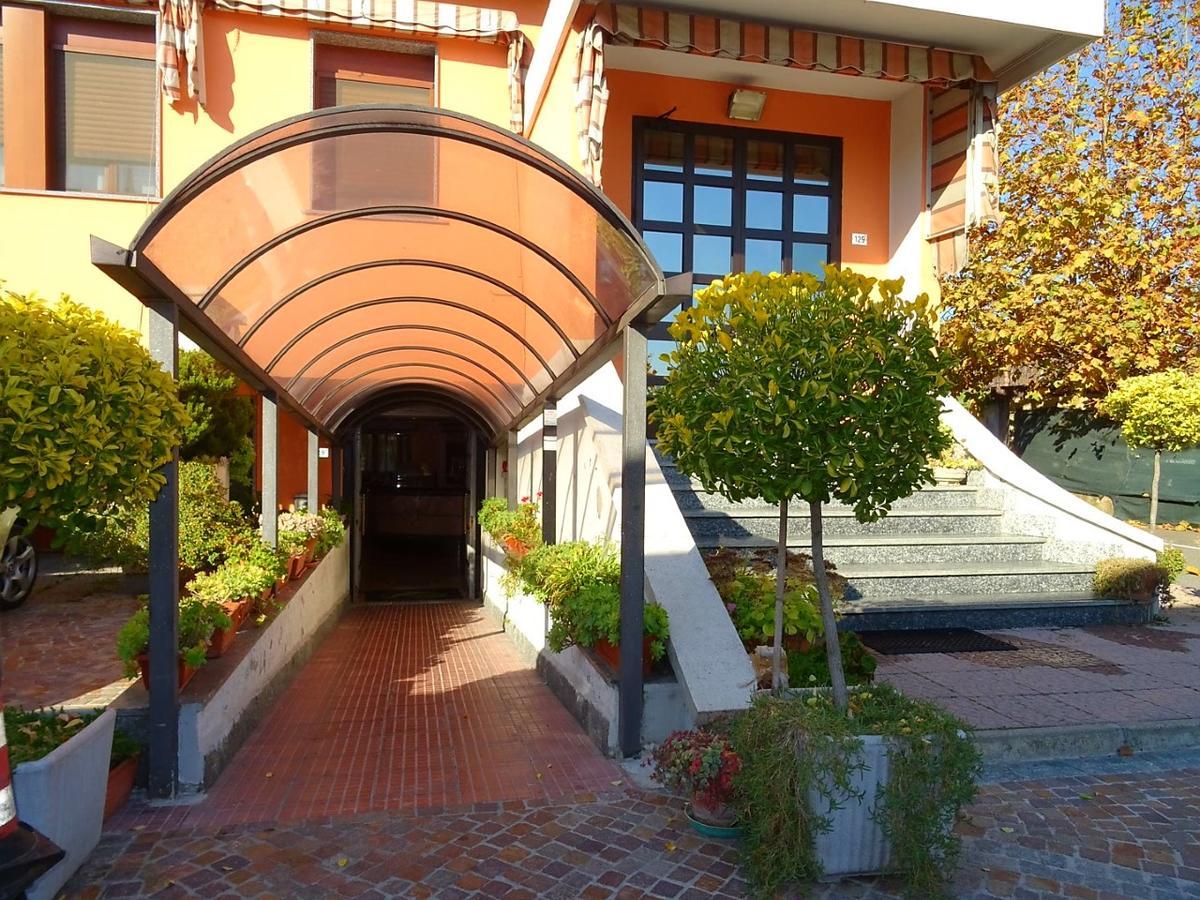 Albergo Ristorante Il Delfino Νοβάρα Εξωτερικό φωτογραφία