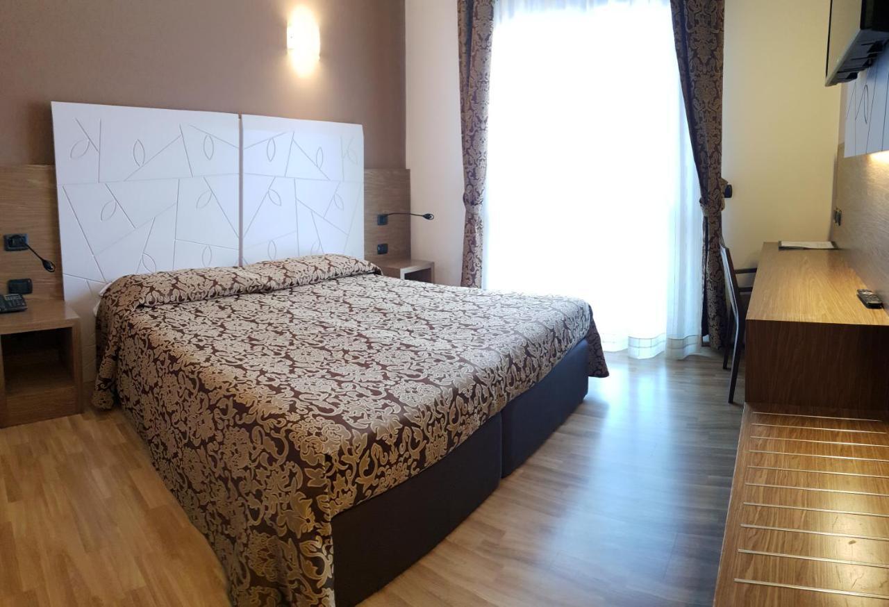 Albergo Ristorante Il Delfino Νοβάρα Εξωτερικό φωτογραφία