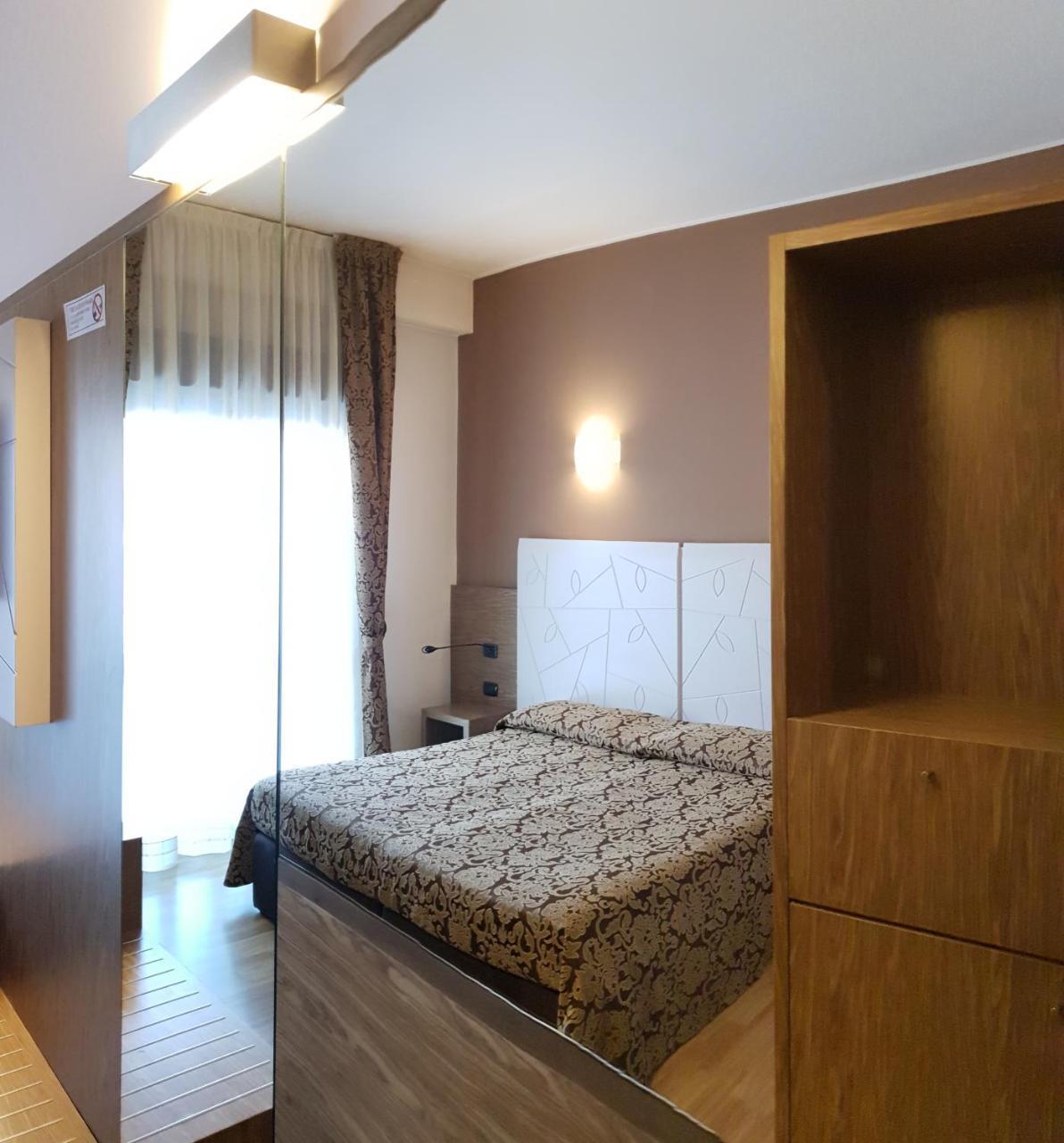 Albergo Ristorante Il Delfino Νοβάρα Εξωτερικό φωτογραφία