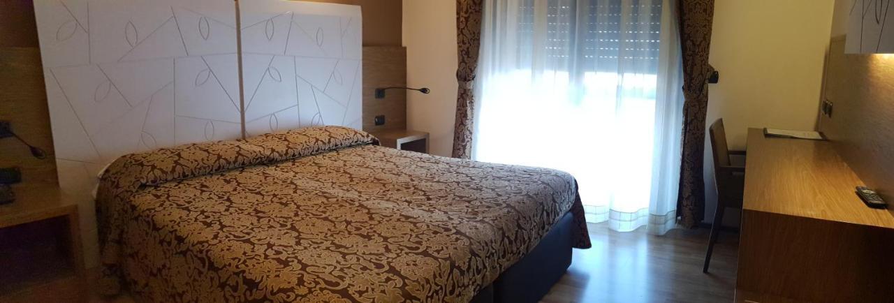 Albergo Ristorante Il Delfino Νοβάρα Εξωτερικό φωτογραφία