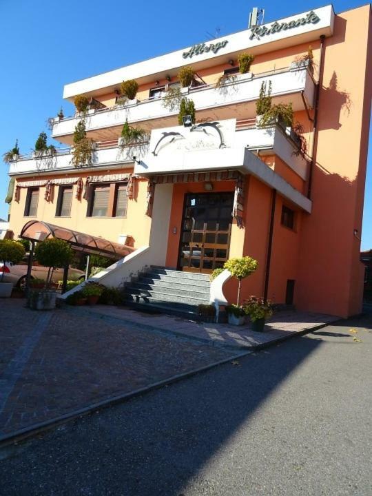 Albergo Ristorante Il Delfino Νοβάρα Εξωτερικό φωτογραφία